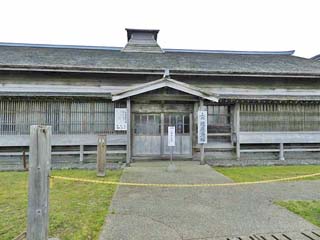 クリックすると別の角度から撮る「主屋」が表示(600x450)されます