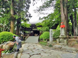 クリックすると近づいて撮る「不動堂」が表示(600x450)されます