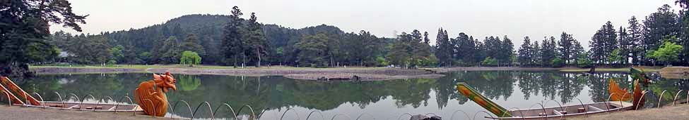 クリックすると、発掘調査結果を基に「白石隆一画伯」が描いた、「毛越寺伽藍復原図」が表示(600x450)されます