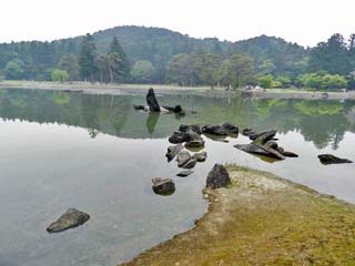 クリックすると「立石と出島周辺の修復作業」の案内板(600x450)が表示されます