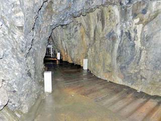 クリックすると「龍泉洞のあらまし」が表示(1,280x600)されます