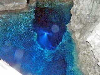 クリックするとフラッシュを使用せずに撮影した写真(600x450)が表示されます