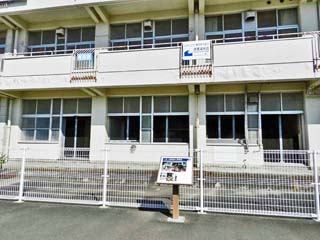 クリックすると「津波浸水高」を示す案内板(450x600)が表示されます