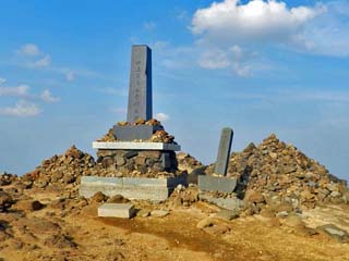 クリックすると「落雷による電流の跡」が表示(450x600)されます