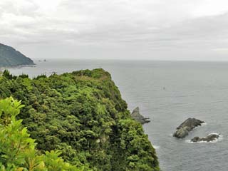 クリックすると12.75倍ズームで撮る「高浜灯台」が表示(600x450)されます