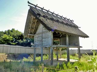 クリックすると「東祭殿」の案内板が表示(600x600)されます