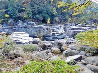 クリックすると1.75倍ズームで撮る「寝覚の床」が表示(600x450)されます